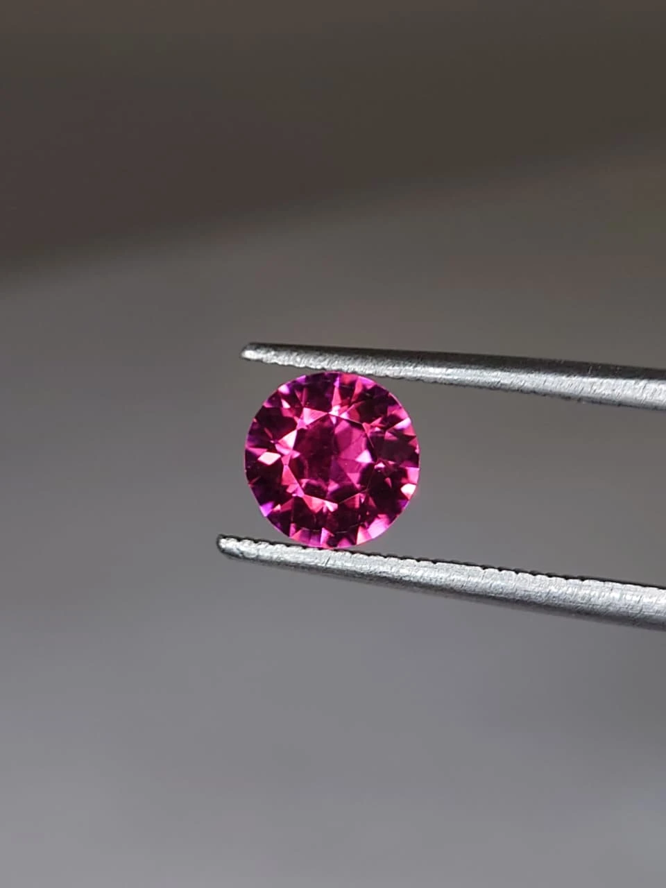 1.3ct Round Brilliant Faceted Malaya Garnet from Tanzania — view 4
